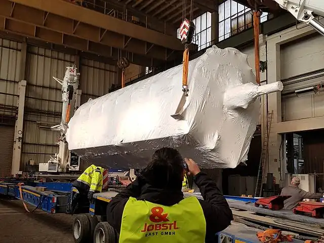 Schwertransport mit Kranverladung